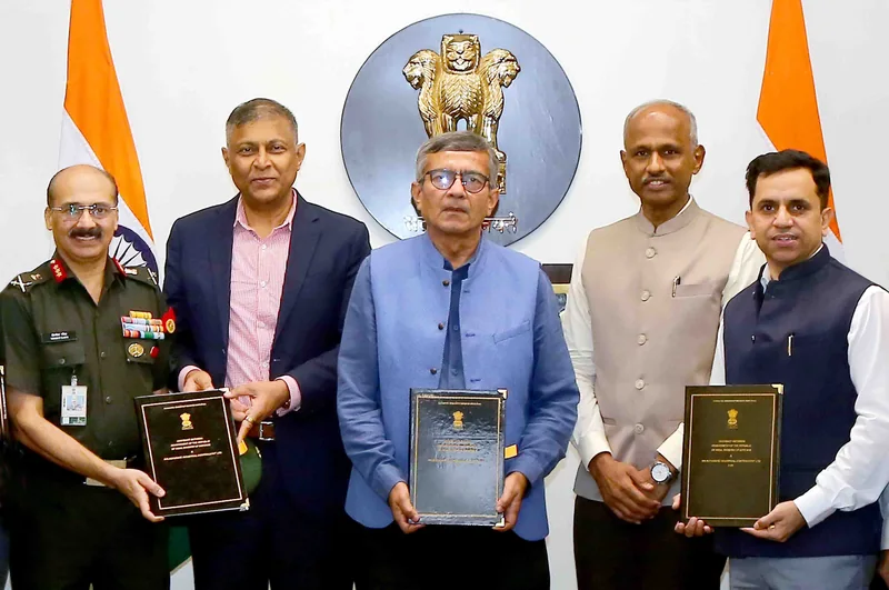 रक्षा मंत्रालय ने टी-72 और टी-90 टैंकों के लिए सहायक विद्युत इकाइयों की खरीद के लिए 586 करोड़ रुपये के अनुबंध…